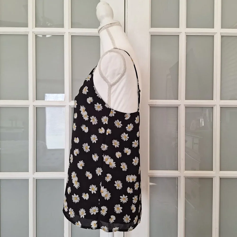 Socialite Daisy Print Top - Picture 5 of 13
